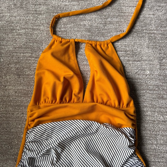Cupshe Textured And Striped Halter Tummy Control One Piece Swimsuit Size Small - Picture 7 of 13